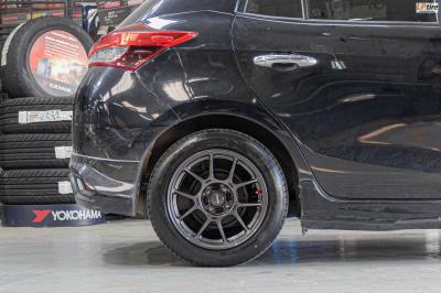 รถ - TOYOTA YARIS&nbsp;ล้อแม็ก -LENSO VENOM V1N FlowForming HD สเปค -15x7 ET35 4x100
ยาง - LENSO D-1CS เบอร์ -195/55-15
