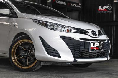 รถ -TOYOTA YARIS ล้อแม็ก - Cosmis XT-005 ดำขลิบทอง สเปค - 17x7.5 ET30 4x100 รัดยาง - DEESTONE R702 เบอร์ - 205/45-17