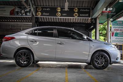 รถ - TOYOTA YARIS XP150 ล้อแม็ก -LENSO JAGER JAVA ดำหน้าเงา สเปค - 15x7 ET35 4x100
รัดยาง - ยางเดิม เบอร์ -