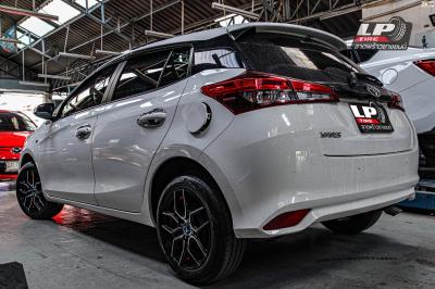 รถ - TOYOTA YARIS XP150 ล้อแม็ก - NAYA EVEREST-15 (3352) ดำหน้าเงาอันเดอร์คัตแดง สเปค - 15x6.5 ET40 4x100 ยางเดิม