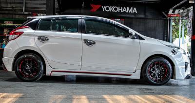 รถ - TOYOTA YARIS ล้อแม็ก - ENKEI SC40 ดำด้านอัดเดอร์คัตแดง ขอบ - 15x7 ET35 4x100 ยาง - FALKEN ZE914 เบอร์ 195/55-15