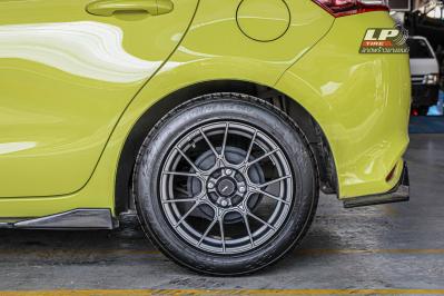 รถ - TOYOTA YARIS ล้อแม็ก -ADVANTI N971 PRESTO Flowforming เทากัน ขอบ - 15x7 ET35 4x100 ยาง - KOMHO PS31 เบอร์ - 195/55-15