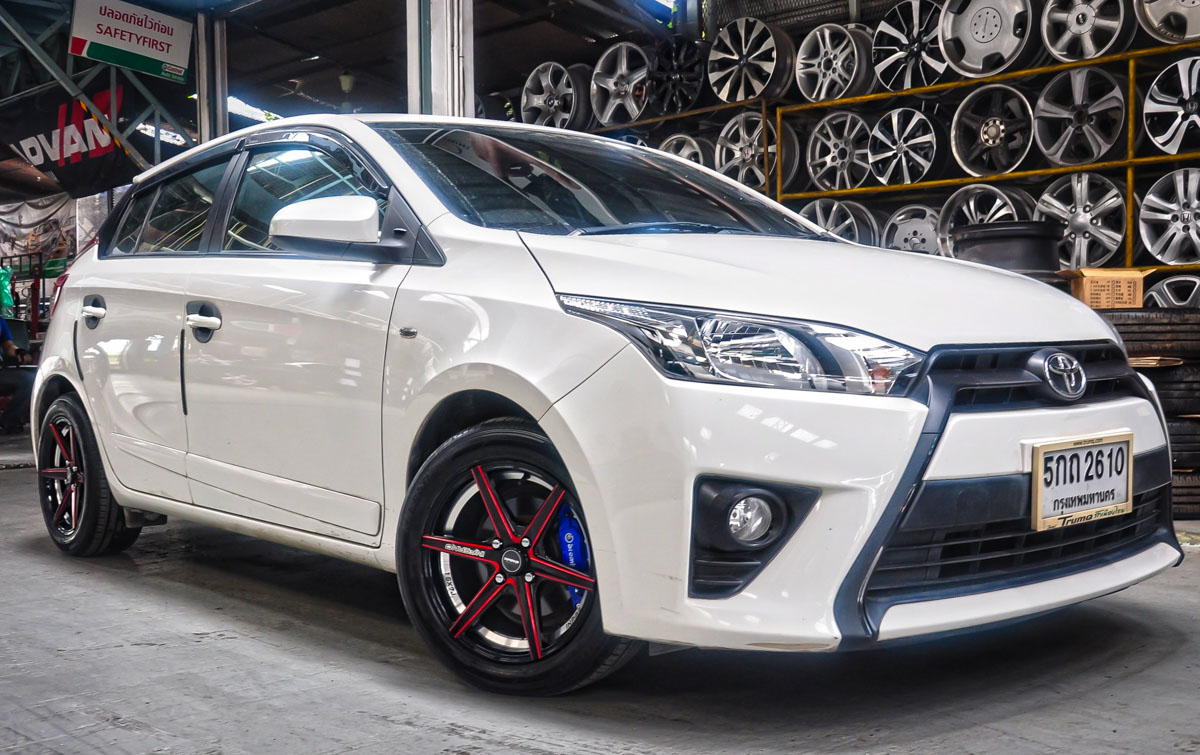 Toyota Yaris + แม็ก INFRNO INF-8RR 15นิ้ว สีดำขลิปแดง + ยาง HANKOOK H308 195/55-15