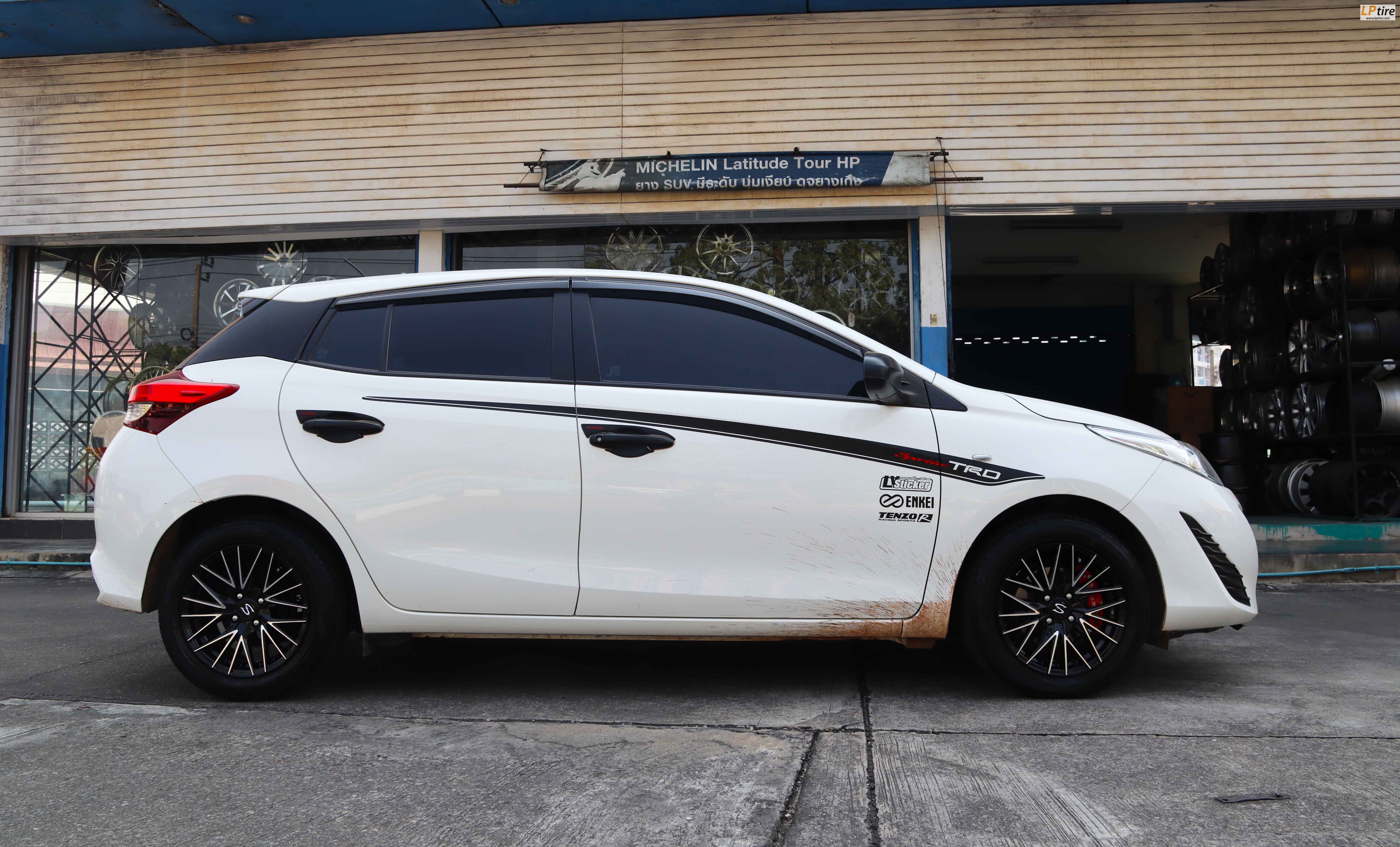 TOYOTA ALTIS จัดแม็ก LENSO SPIRIT AKIRA 15x7 ET35 4x100 ดำหน้าเงา  พร้อมยางยนต์ DUNLOP LM704 195/55-15 ปี20 