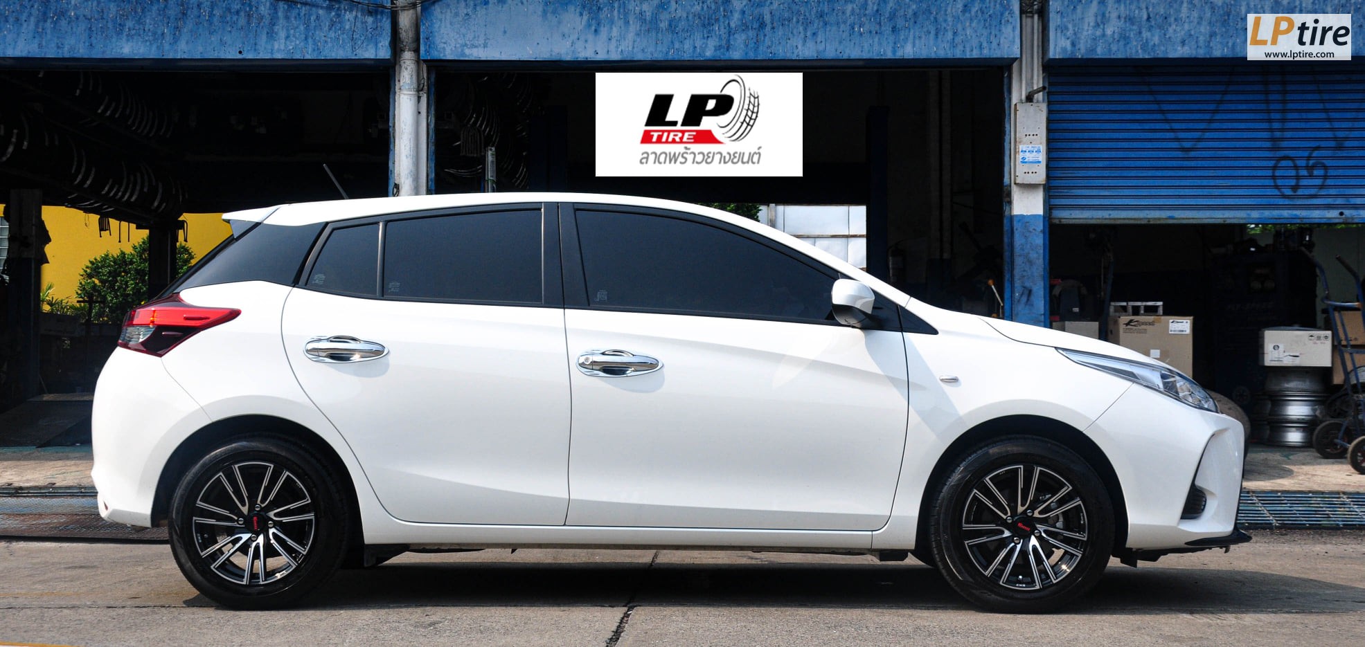 TOYOTA YARIS จัดล้อ TORQ SMR By LENSO 15 4H100 ดำหน้าเงา (ใช้ยางเดิม)