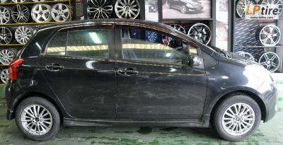 Toyota Yaris + ล้อแม็ก SSW Velocity (S158) 15นิ้ว สี Hyper Silver + ยาง YOKOHAMA BluEarth 195/60R15