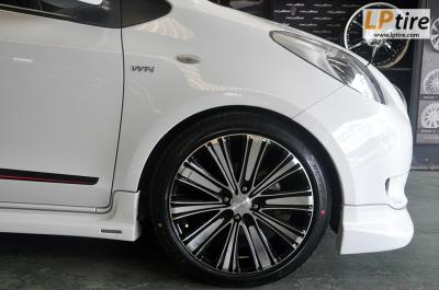 Toyota Yaris + ล้อแม็ก Lenso ES-Bella (ESB) 17นิ้ว สีดำหน้าเงา + ยาง DUNLOP LM703 205/45R17