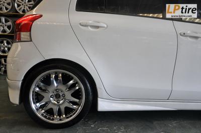 Toyota Yaris + ล้อแม็ก Club Liner R9 หน้าตื้นหลังลึก 17นิ้ว สีดำหน้าเงา + ยาง DURUN 205/45-17