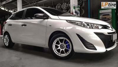 TOYOTA YARIS + แม็กลาย OZ RACING D 1027 ขอบ 15นิ้ว สีHyper Silver + ยางรถยนต์ YOKOHAMA AE50 195/55-15