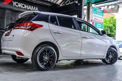 รถ -TOYOTA YARIS ล้อแม็ก - ENKEI DRACO ดำด้าน สเปค - 15x6.5 ET38 4x100 รัดยาง - YOKOHAMA ES32 เบอร์ - 195/55-15