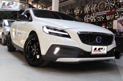 รถ - VOLVO V40 ล้อแม็ก - LENSO Jager Dyna สีดำด้าน สเปค - 17x7.5 5x108 ET35 รัดยาง - YOKOHAMA Advan dB Decibel V552 เบอร์ - 215/55R17 (ยางเดิม)