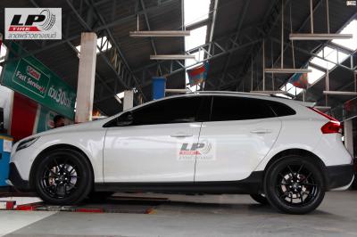 รถ - VOLVO V40 ล้อแม็ก - LENSO Jager Dyna สีดำด้าน สเปค - 17x7.5 5x108 ET35 รัดยาง - YOKOHAMA Advan dB Decibel V552 เบอร์ - 215/55R17 (ยางเดิม)