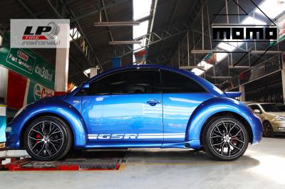 Volkswagen Beetle จัดล้อแม็ก #MOMO H796T #MASSIMO 18x18 ET45 5x100 #ดำด้านหน้าเงาด้าน
ใส่ยางเดิมยังสวยลงตัว สีสวยจัดดุโหด หรูมาก